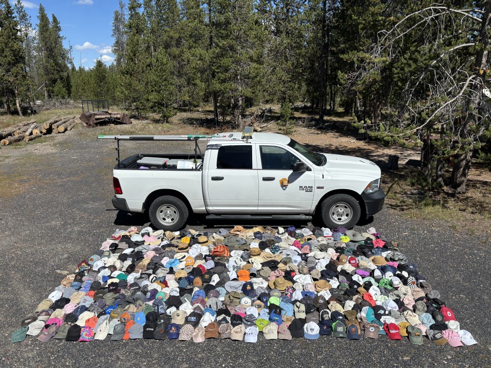 Yellowstone pulls 20,100 pieces of trash from hydrothermal areas