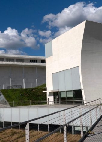 Kennedy Center board set to vote on building closure Tuesday