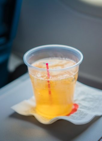 United resumes hard liquor sales on flights over 300 miles